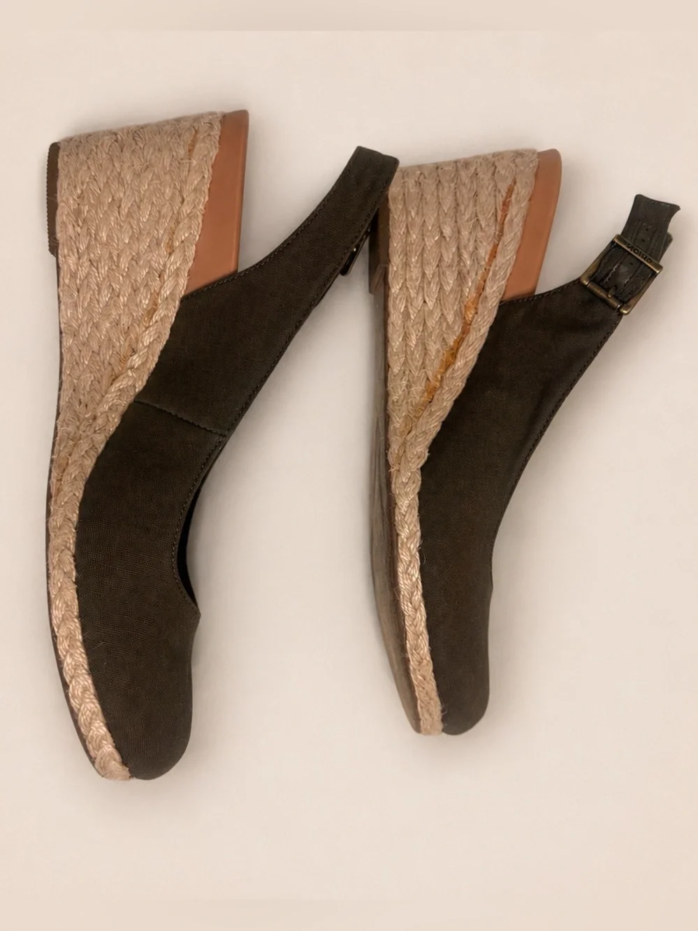 Vionic Coralina Slingback Wedge with Concealed Orthotics